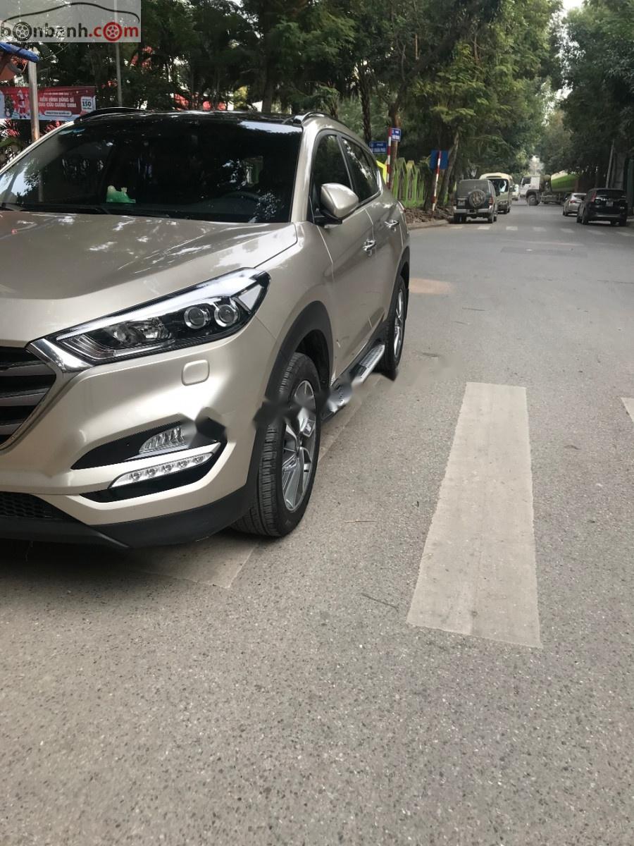 Hyundai Tucson 2.0 ATH 2018 - Cần bán lại xe Hyundai Tucson 2.0 ATH đời 2018, màu vàng