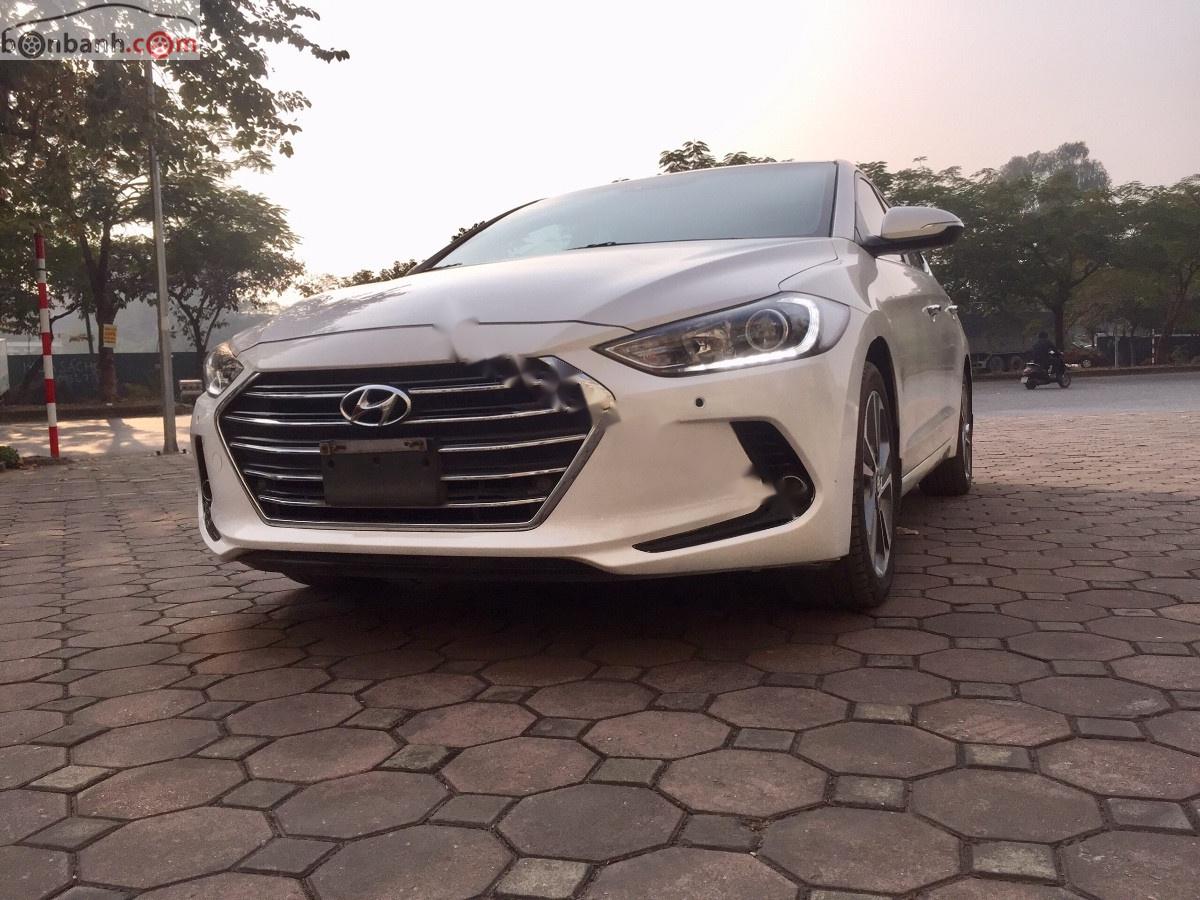 Hyundai Elantra 2.0 AT 2016 - Bán Hyundai Elantra 2.0 năm sản xuất 2016, màu trắng, số tự động