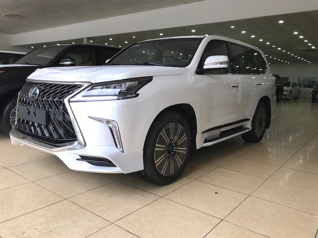 Lexus LX 570 2020 - Bán Lexus LX570 Super Sport S 2020 màu trắng, nội thất đen đỏ hai màu