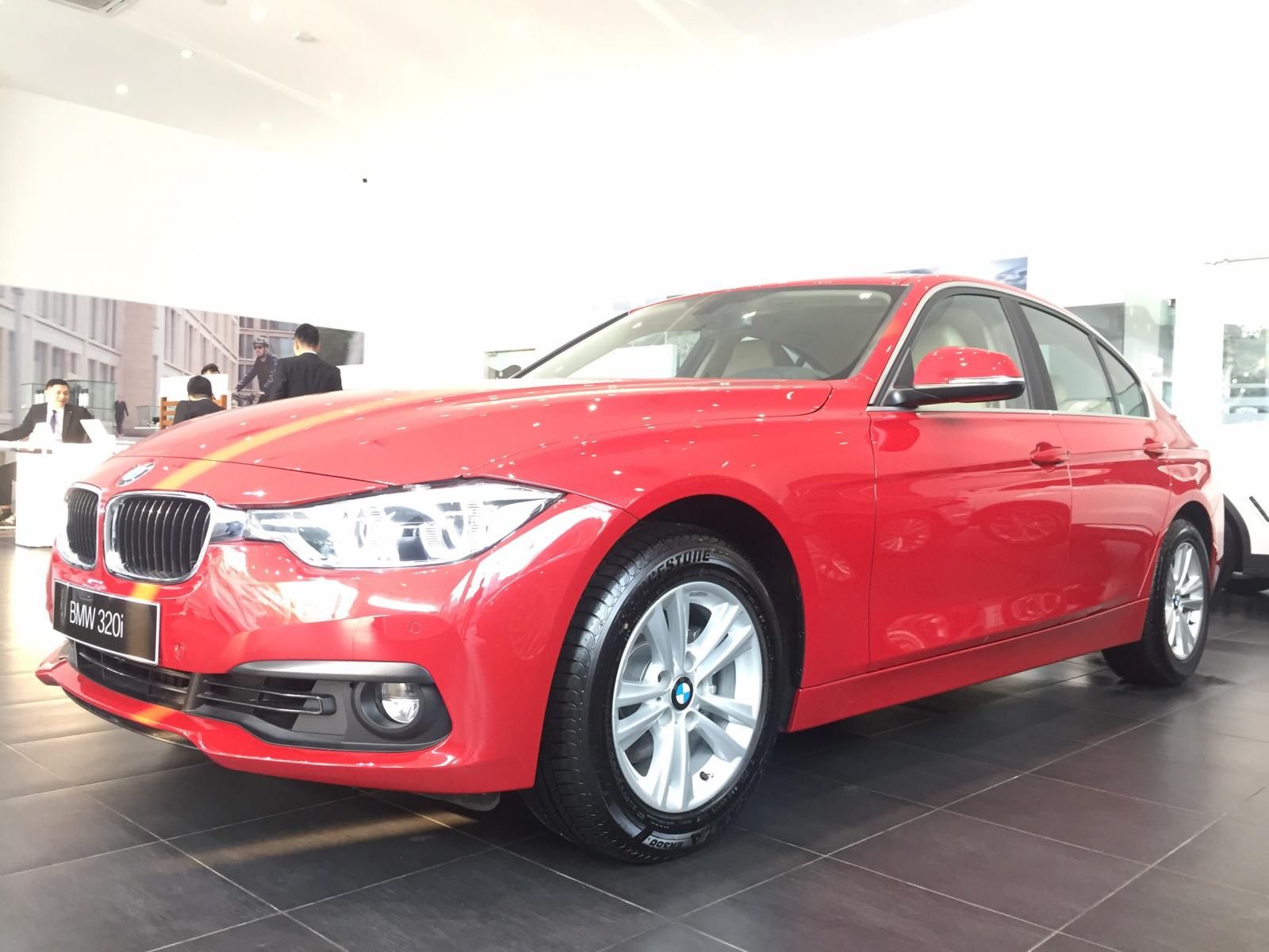 BMW 3 Series 2018 - Cần bán nhanh chiếc BMW 320i sedan sản xuất 2018, màu đỏ, nhập khẩu - Ưu đãi tiền mặt lên đến 300 triệu