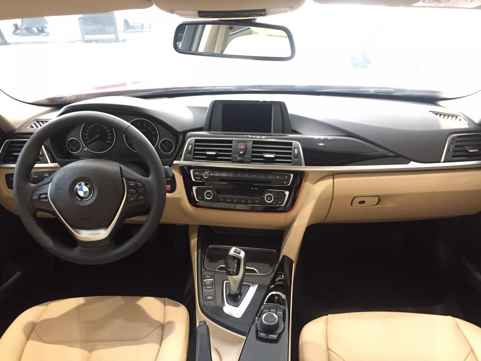 BMW 3 Series 2018 - Cần bán nhanh chiếc BMW 320i sedan sản xuất 2018, màu đỏ, nhập khẩu - Ưu đãi tiền mặt lên đến 300 triệu