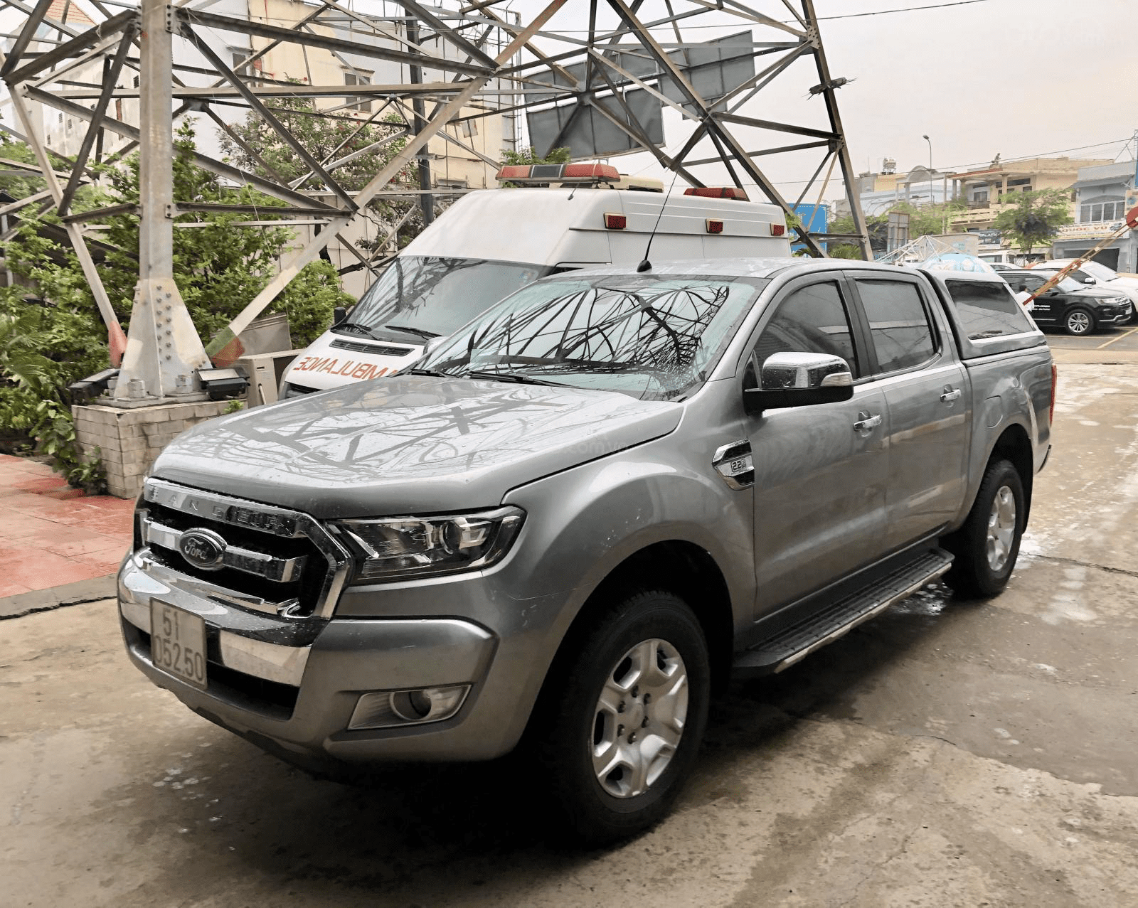 Ford Ranger 2016 - Bán Ford Ranger XLT 2.2L 4x4 MT năm sản xuất 2016, màu bạc, xe nhập, 599 triệu