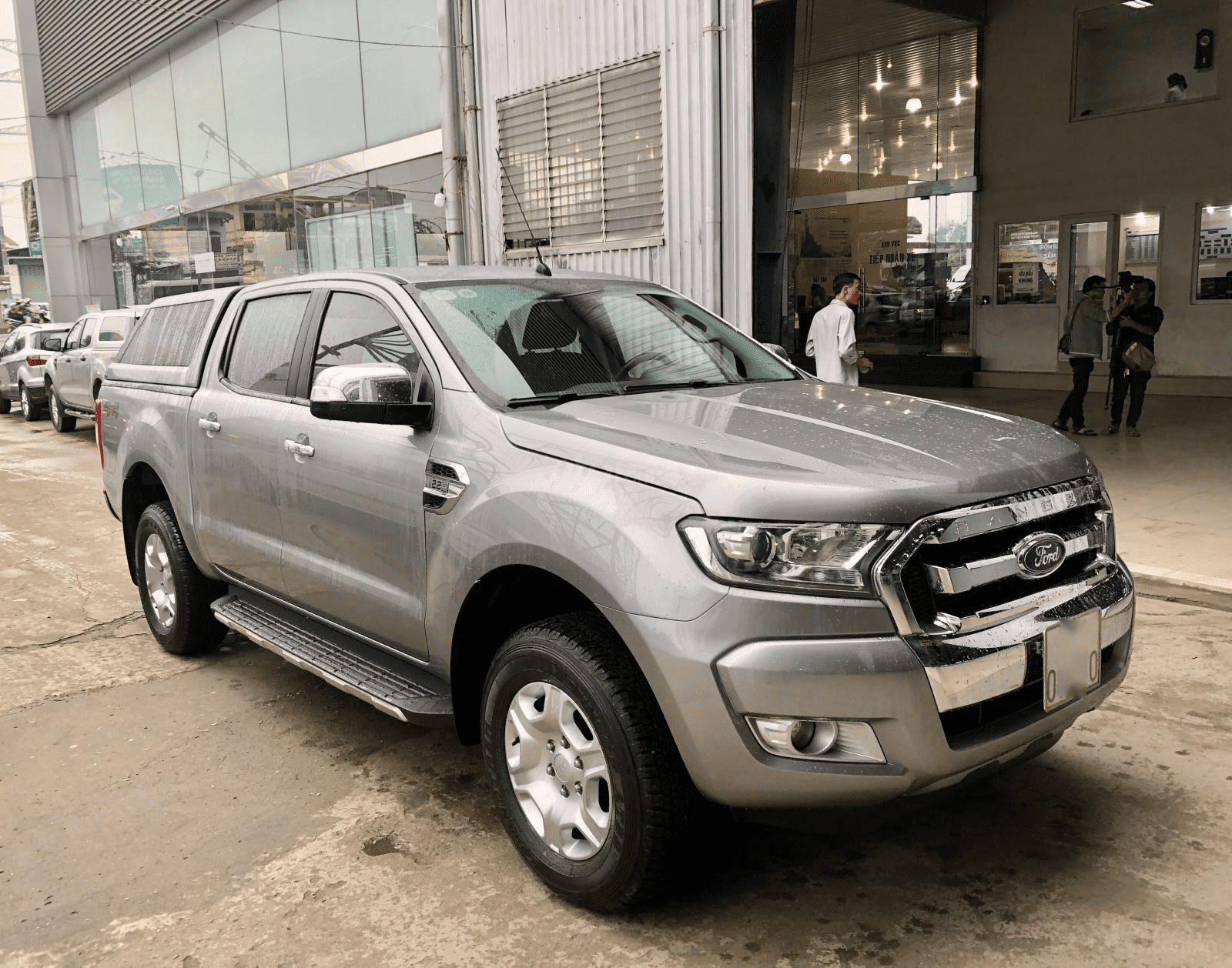 Ford Ranger 2016 - Bán Ford Ranger XLT 2.2L 4x4 MT năm sản xuất 2016, màu bạc, xe nhập, 599 triệu