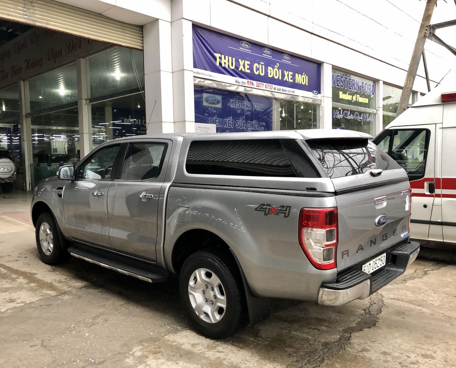 Ford Ranger 2016 - Bán Ford Ranger XLT 2.2L 4x4 MT năm sản xuất 2016, màu bạc, xe nhập, 599 triệu