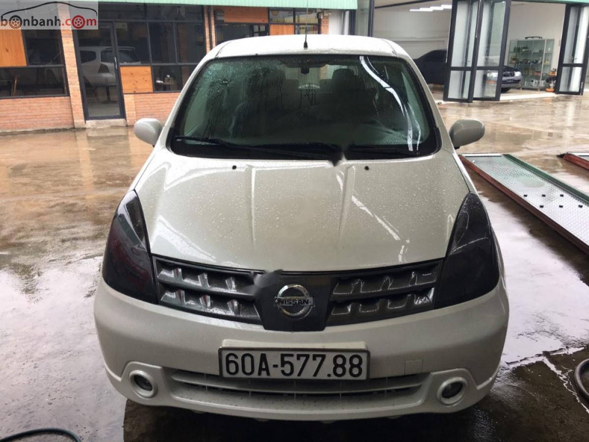 Nissan Livina 1.8MT 2011 - Xe Nissan Livina 1.8MT đời 2011, màu trắng số sàn, giá tốt