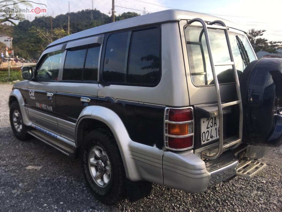 Mitsubishi Pajero   2002 - Bán xe cũ Mitsubishi Pajero 2.4 sản xuất năm 2002, màu xanh lam