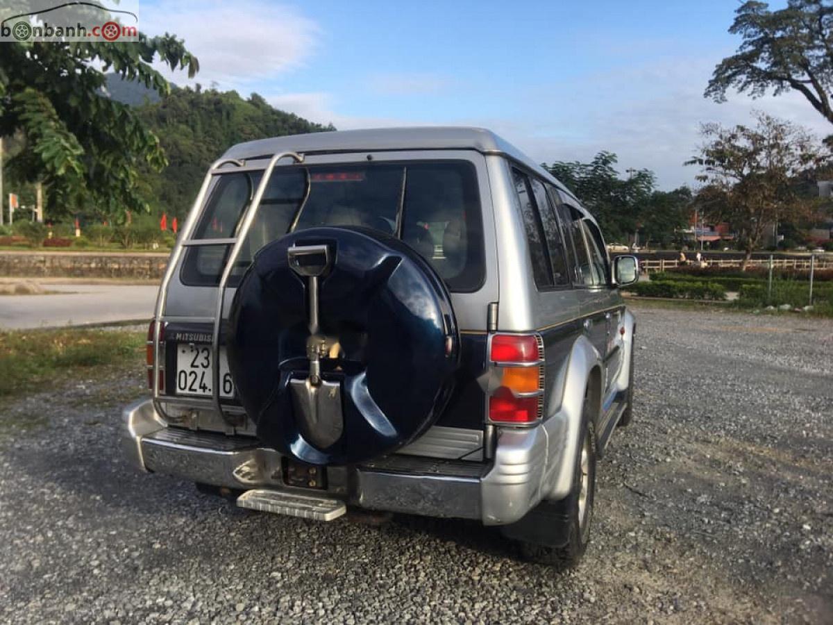 Mitsubishi Pajero   2002 - Bán xe cũ Mitsubishi Pajero 2.4 sản xuất năm 2002, màu xanh lam