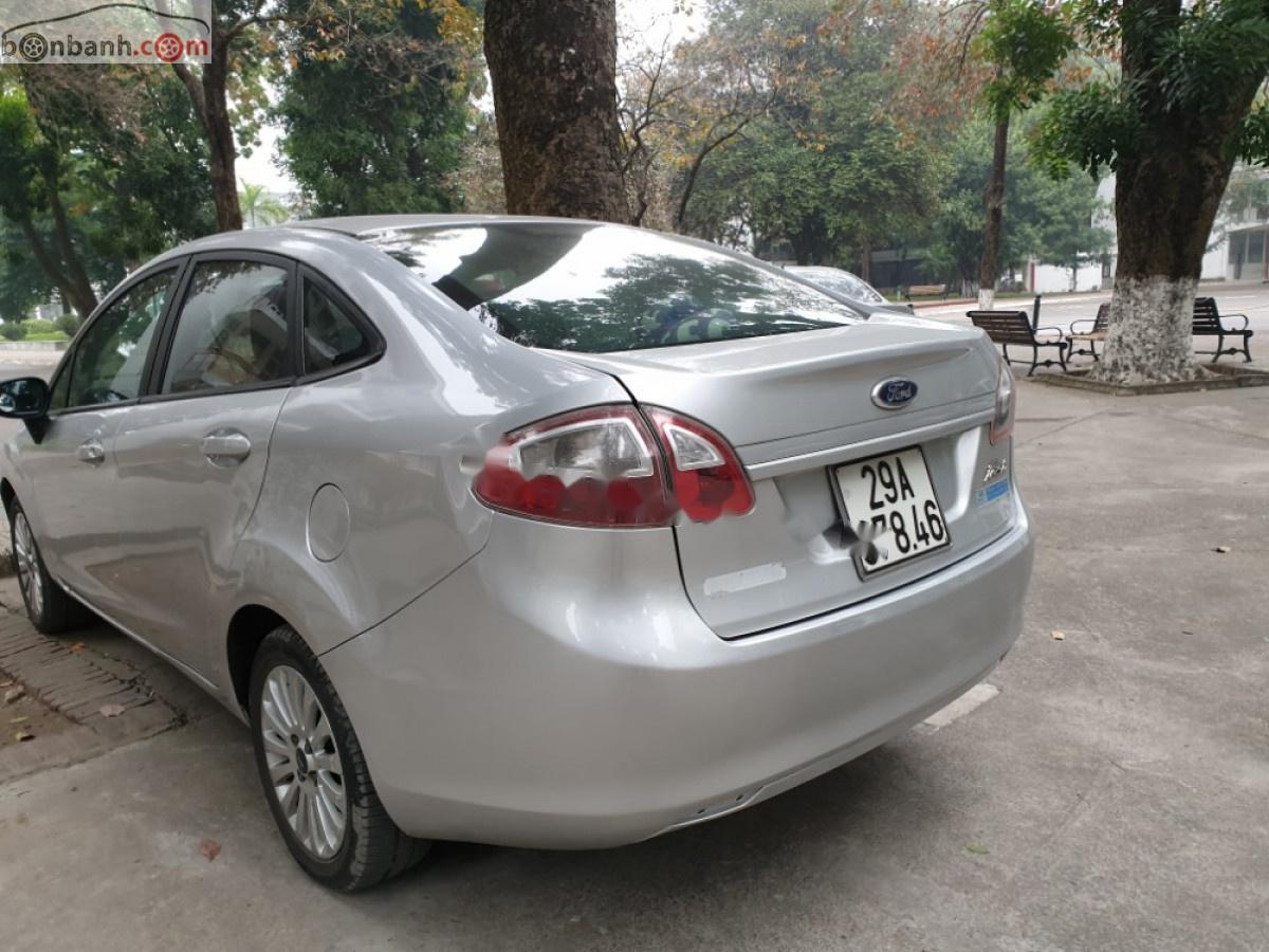 Ford Fiesta 1.4 MT 2011 - Bán xe Ford Fiesta 1.4 MT đời 2011, màu bạc, 255 triệu