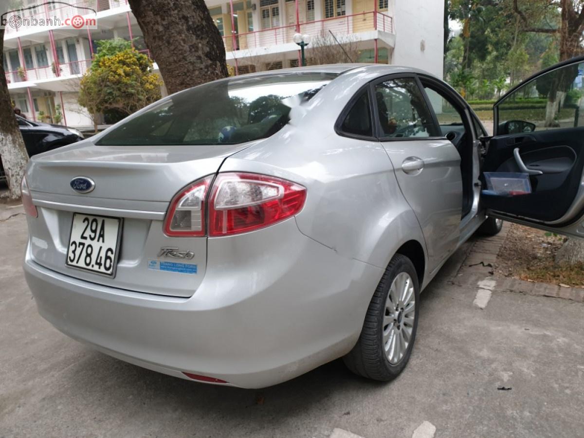 Ford Fiesta 1.4 MT 2011 - Bán xe Ford Fiesta 1.4 MT đời 2011, màu bạc, 255 triệu