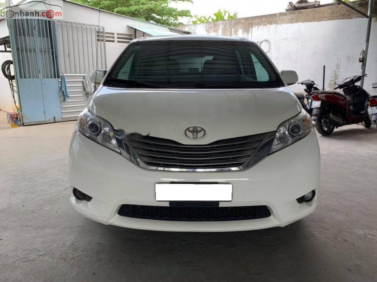 Toyota Sienna LE 2011 - Cần bán Toyota Sienna LE năm sản xuất 2011, màu trắng, nhập khẩu nguyên chiếc như mới, 925tr