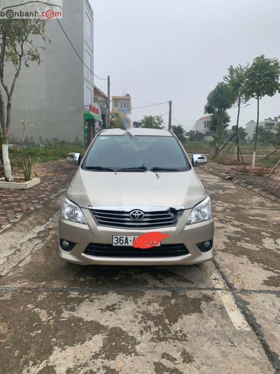 Toyota Innova 2012 - Cần bán Toyota Innova năm sản xuất 2012, màu vàng