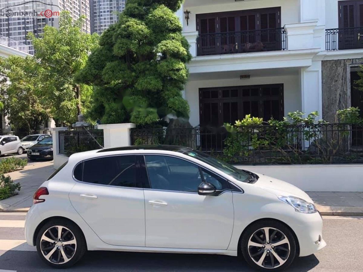 Peugeot 208 2013 - Bán xe Peugeot 208 đời 2013, màu trắng, nhập khẩu  