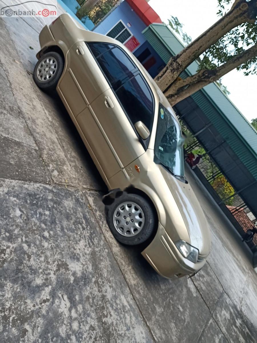 Ford Laser Delu 1.6 MT 2001 - Cần bán gấp Ford Laser MT đời 2001, màu vàng xe gia đình