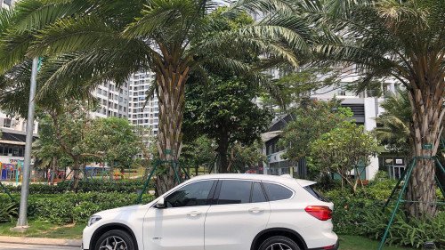 BMW X1 2018 - Bán xe BMW X1 năm 2018, màu trắng còn mới