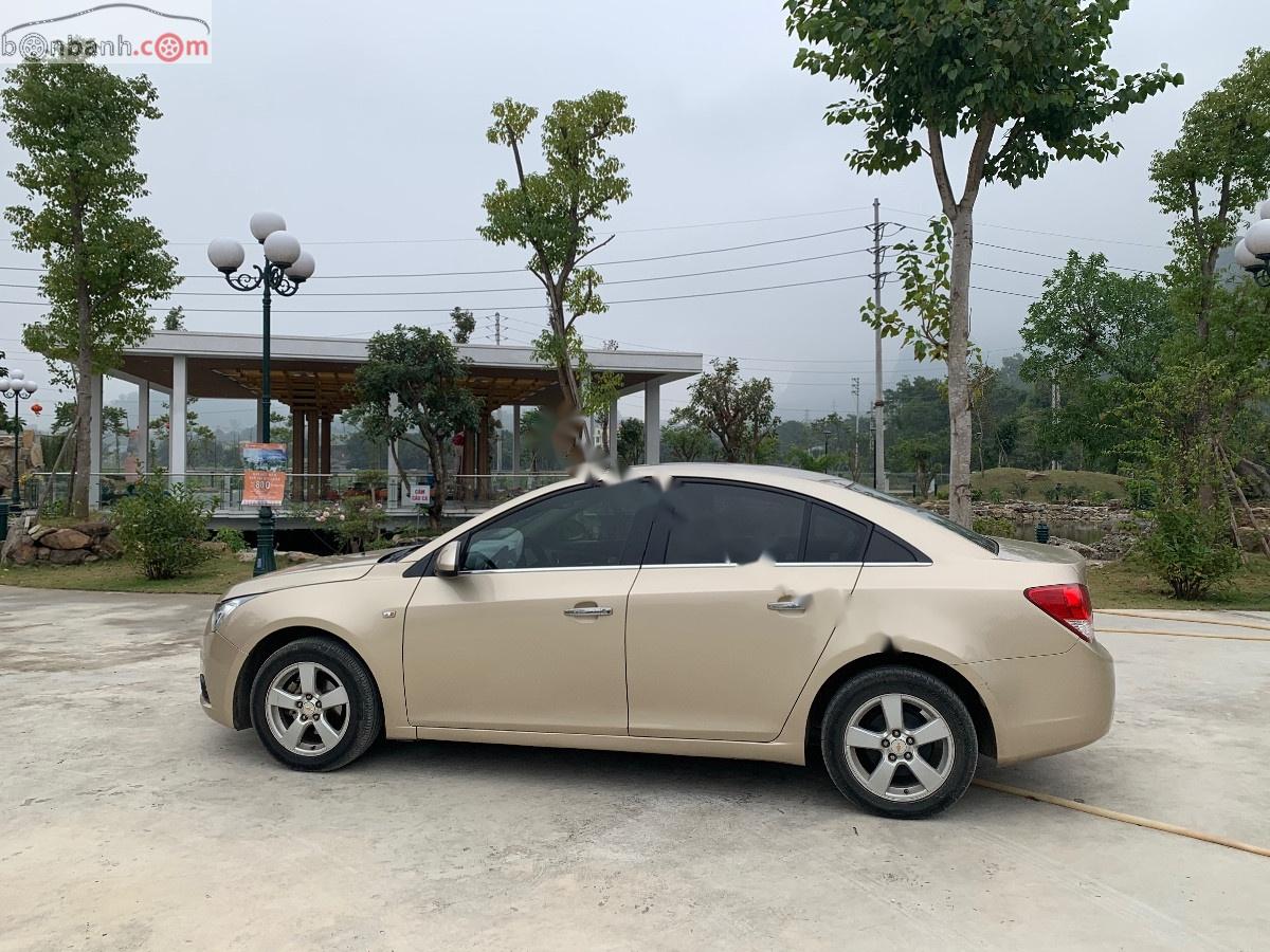 Chevrolet Cruze LS 1.6 MT 2013 - Cần bán xe Chevrolet Cruze LS 1.6 MT đời 2013, màu vàng chính chủ