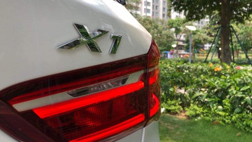 BMW X1 2018 - Bán xe BMW X1 năm 2018, màu trắng còn mới