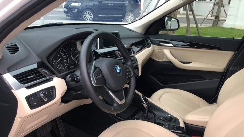 BMW X1 2018 - Cần bán BMW X1 năm sản xuất 2018, màu trắng