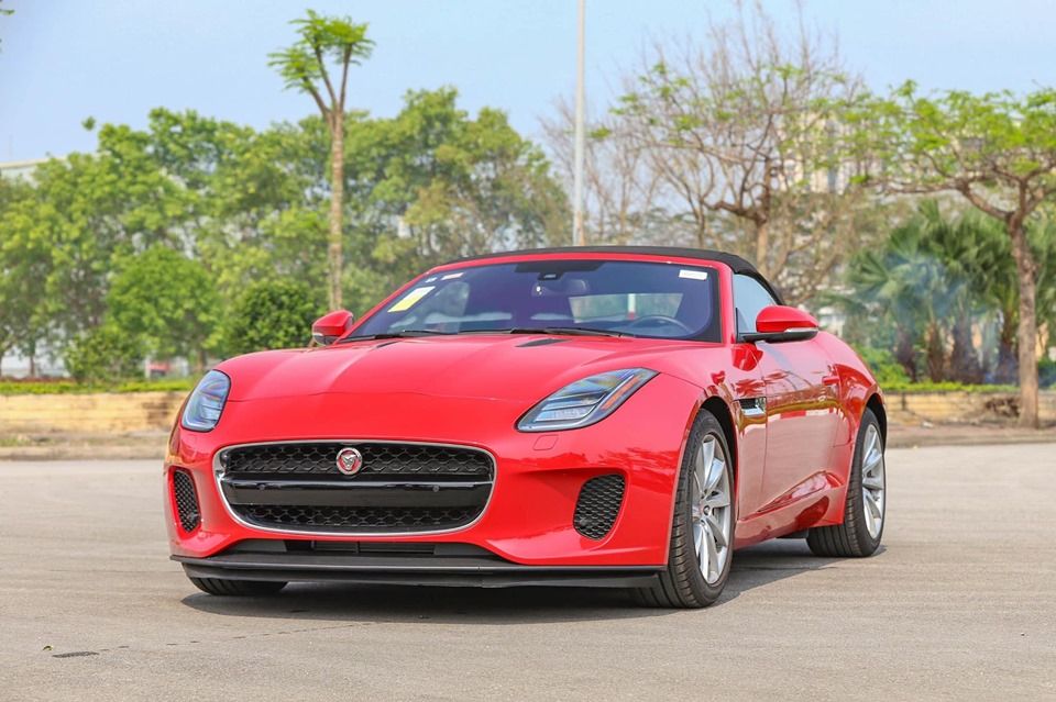 Jaguar F Type 2017 - Bán giảm giá cuối năm chiếc xe Jaguar F-Type Convertible R 5.0L, đời 2017, màu đỏ, nhập khẩu nguyên chiếc