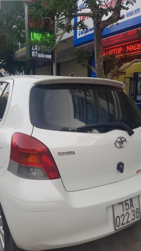 Toyota Yaris 2011 - Cần bán gấp Toyota Yaris 1.3 AT đời 2011, màu trắng, xe nhập, 398 triệu