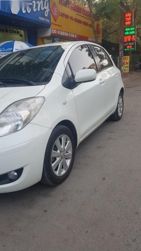 Toyota Yaris 2011 - Cần bán gấp Toyota Yaris 1.3 AT đời 2011, màu trắng, xe nhập, 398 triệu