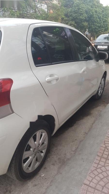 Toyota Yaris 2011 - Cần bán gấp Toyota Yaris 1.3 AT đời 2011, màu trắng, xe nhập, 398 triệu