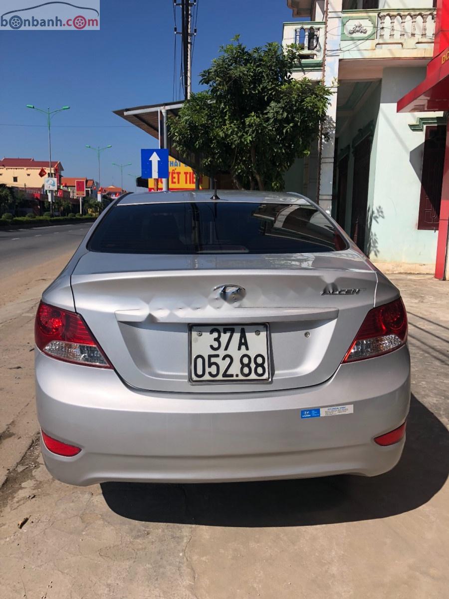 Hyundai Accent 2011 - Bán ô tô Hyundai Accent sản xuất 2011, màu bạc, nhập khẩu nguyên chiếc, giá 360tr