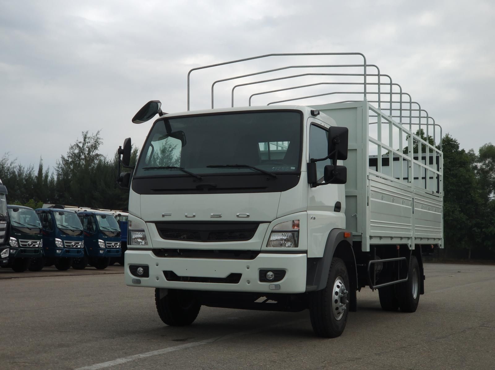 Genesis 2019 - Cần bán chiếc xe tải Mitsubishi Fuso Canter 10.4 màu trắng, giá cạnh tranh, giao nhanh toàn quốc