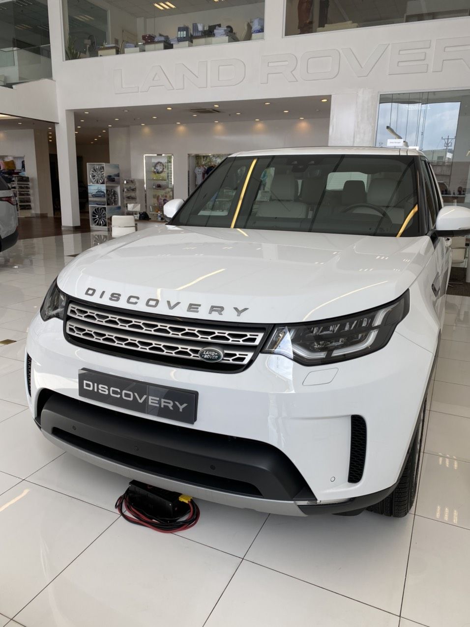 LandRover Discovery HSE  2019 - Giảm giá sốc cuối năm chiếc xe LandRover Discovery 2.0 HSE, sản xuất 2019, màu trắng, xe nhập khẩu