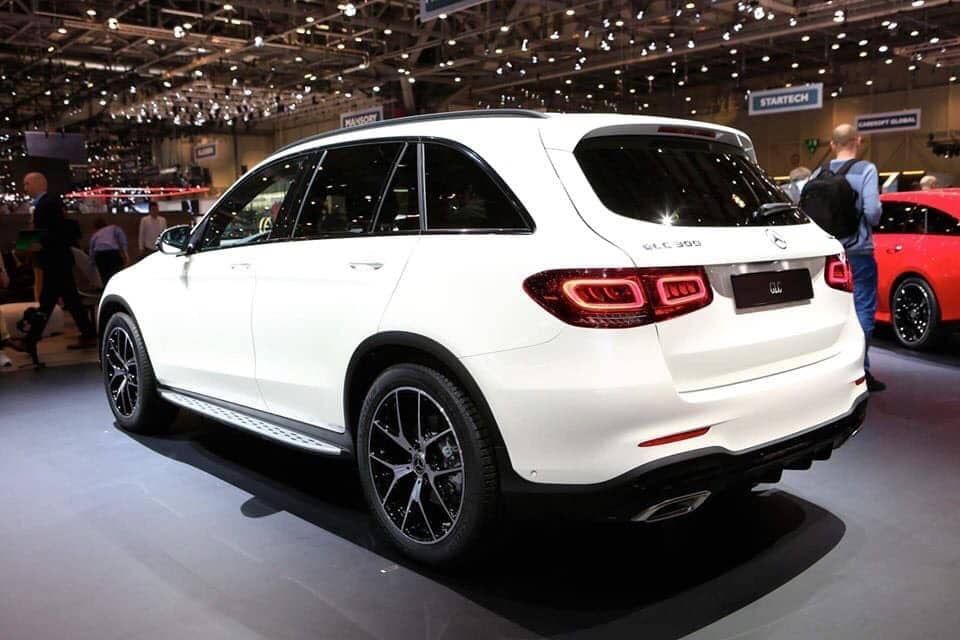 Mercedes-Benz GLC-Class GLC 300 AMG  2019 - Bán nhanh chiếc xe hạng sang Mercedes GLC 300 AMG sản xuất 2019, màu trắng, xe nhập khẩu nguyên chiếc