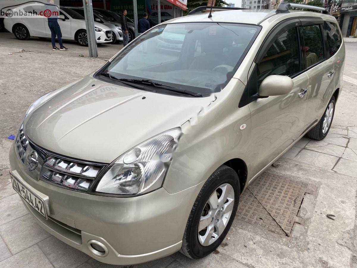 Nissan Grand livina 2011 - Cần bán lại xe Nissan Grand livina năm 2011, màu vàng như mới, 330tr