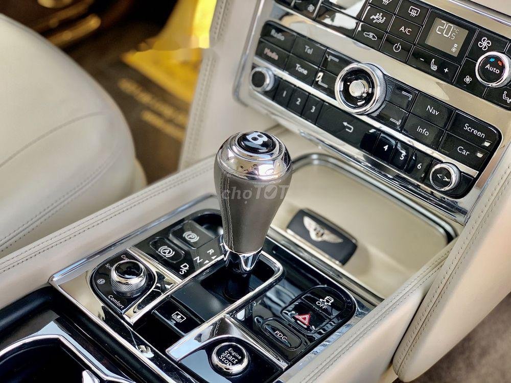 Bentley Mulsanne 2010 - Bán Bentley Mulsanne đời 2010, màu kem (be), nhập khẩu nguyên chiếc