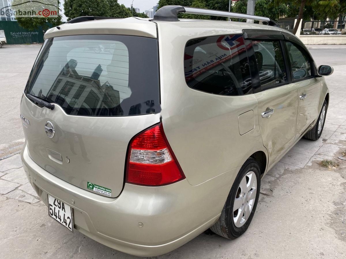 Nissan Grand livina 2011 - Cần bán lại xe Nissan Grand livina năm 2011, màu vàng như mới, 330tr