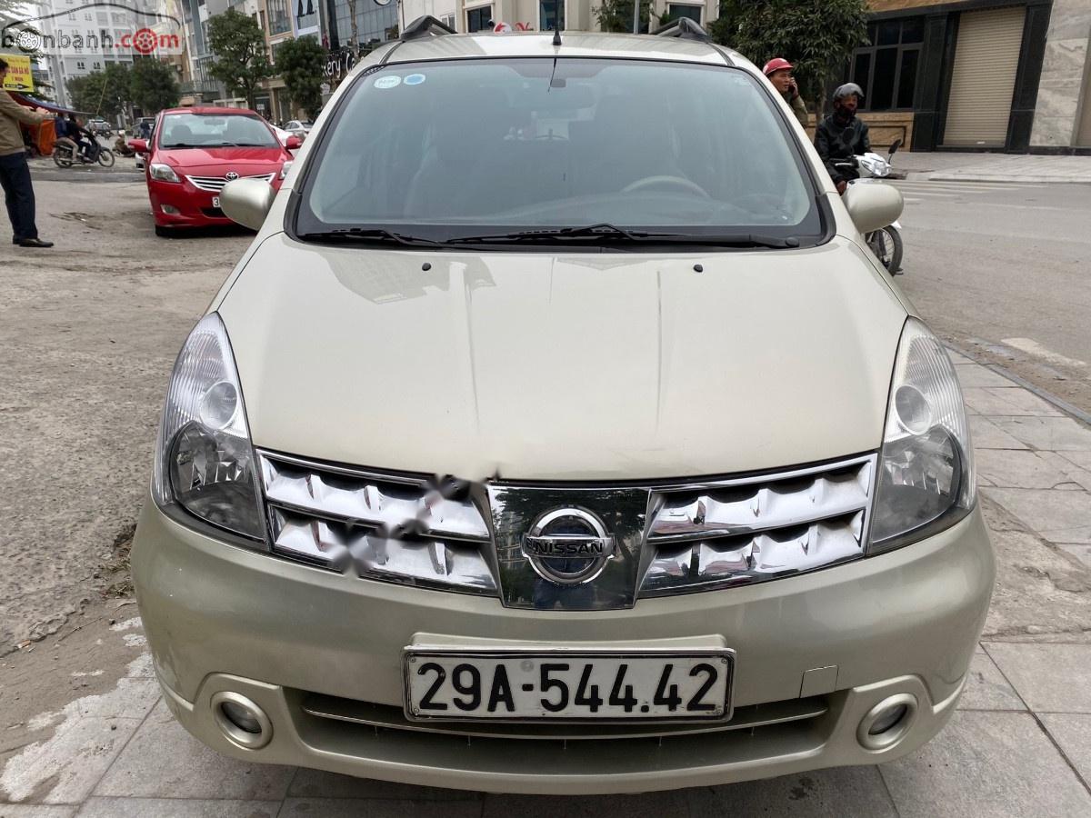 Nissan Grand livina 2011 - Cần bán lại xe Nissan Grand livina năm 2011, màu vàng như mới, 330tr