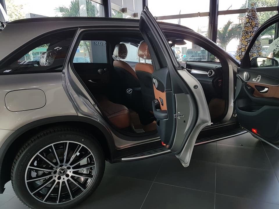 Mercedes-Benz GLC-Class  300 AMG  2019 - Chương trình ưu đãi giảm giá cuối năm chiếc xe Mercedes-Benz C300 AMG, màu đen, nhập khẩu nguyên chiếc