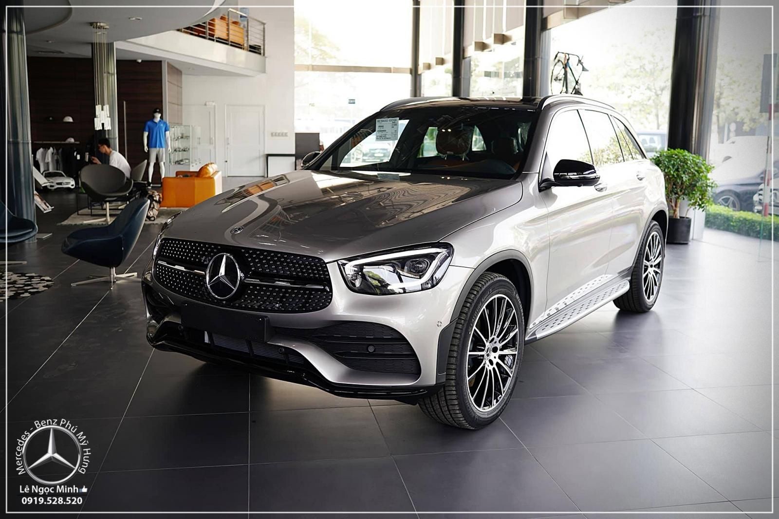 Mercedes-Benz GLC-Class  300 AMG  2019 - Chương trình ưu đãi giảm giá cuối năm chiếc xe Mercedes-Benz C300 AMG, màu đen, nhập khẩu nguyên chiếc