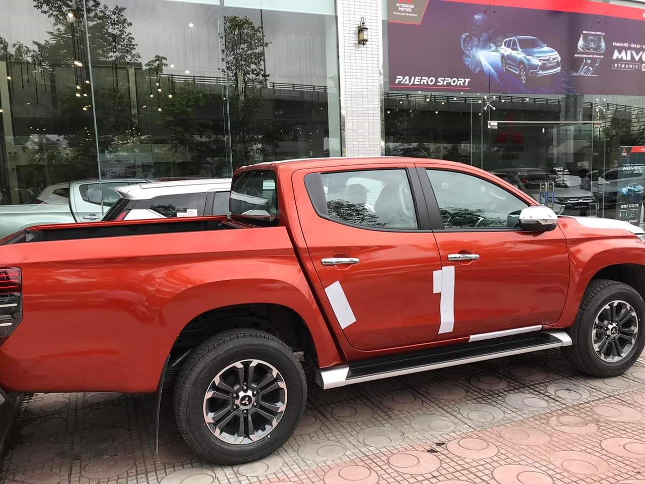 Mitsubishi Triton GLX 2019 - Hỗ trợ mua xe trả góp lãi suất thấp với chiếc Mitsubishi Triton 2.4AT Mivec, sản xuất 2019, có sẵn xe, giao nhanh tận nhà