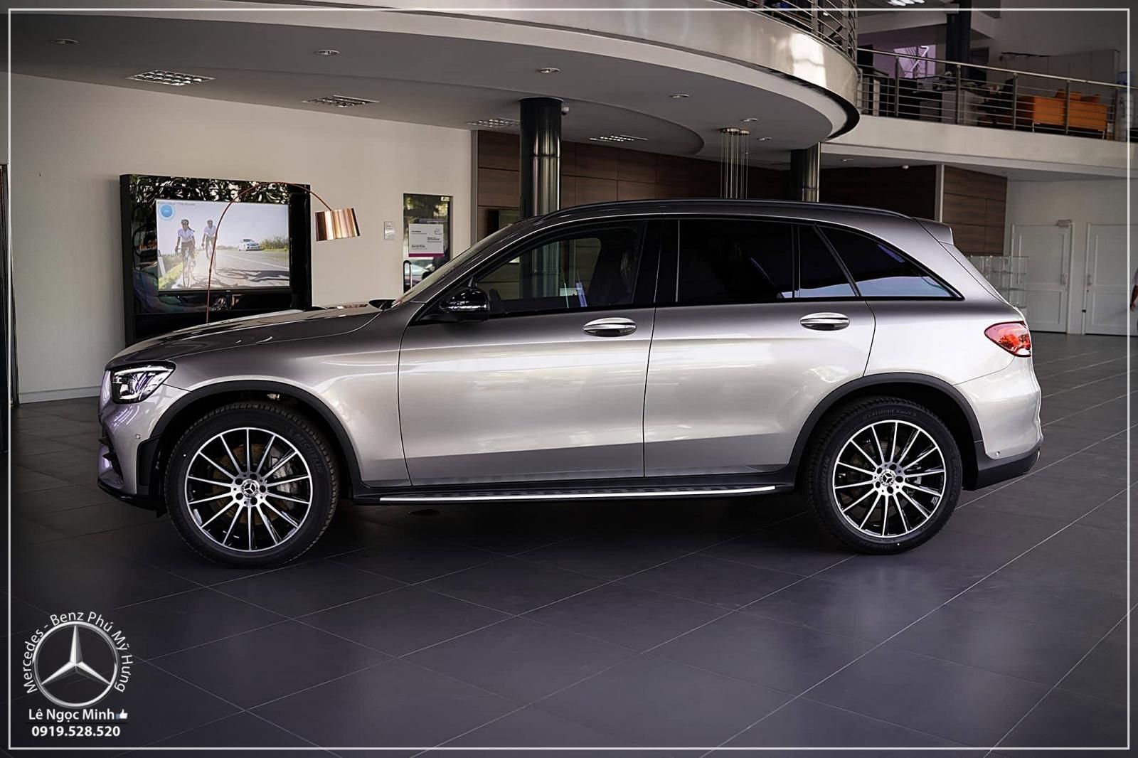 Mercedes-Benz GLC-Class  300 AMG  2019 - Chương trình ưu đãi giảm giá cuối năm chiếc xe Mercedes-Benz C300 AMG, màu đen, nhập khẩu nguyên chiếc