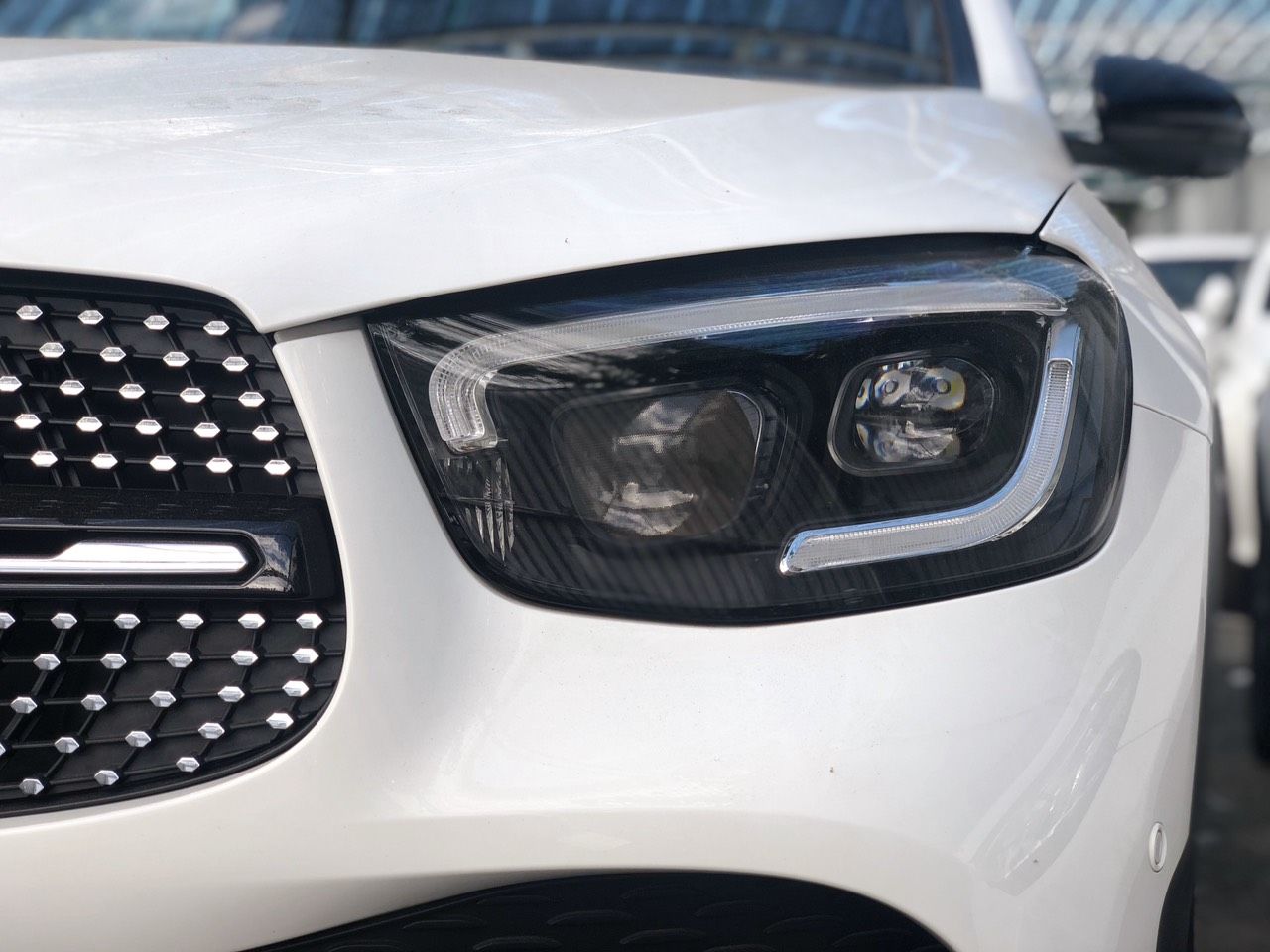 Mercedes-Benz GLC-Class GLC300 4Matic 2019 - Hỗ trợ trả góp lãi suất thấp khi mua chiếc Mercedes GLC300 4Matic, sản xuất 2019, màu trắng, xe nhập