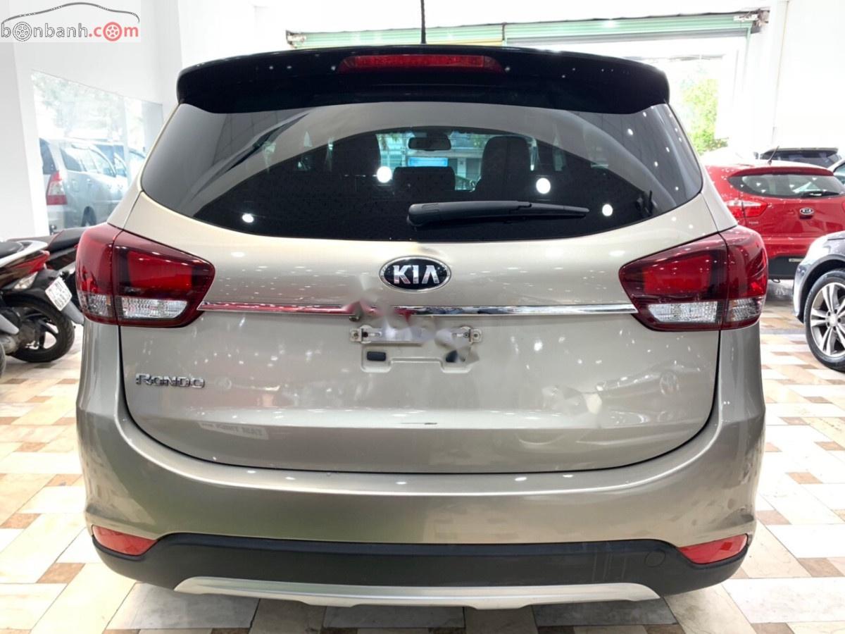 Kia Rondo GAT 2017 - Cần bán xe Kia Rondo GAT năm sản xuất 2017 xe gia đình