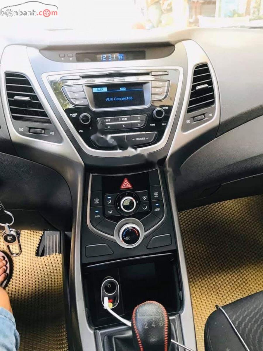 Hyundai Elantra   2015 - Bán xe Hyundai Elantra 1.6 MT năm 2015, màu trắng, xe nhập