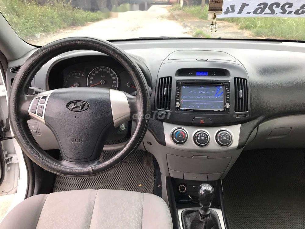 Hyundai Accent MT 2015 - Bán xe Hyundai Accent MT năm 2015, màu trắng, giá 325tr