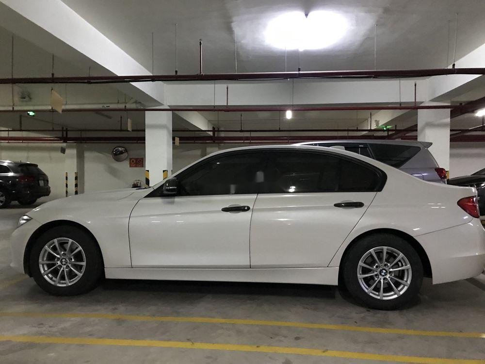 BMW 3 Series  320i  2013 - Bán BMW 3 Series 320i năm 2013, màu trắng, xe nhập chính chủ
