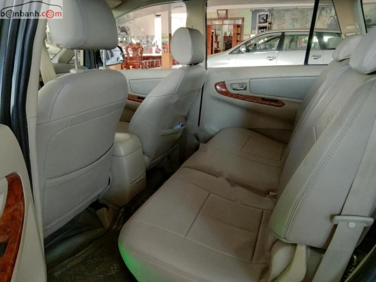 Toyota Innova 2007 - Bán Toyota Innova sản xuất năm 2007, màu bạc xe gia đình