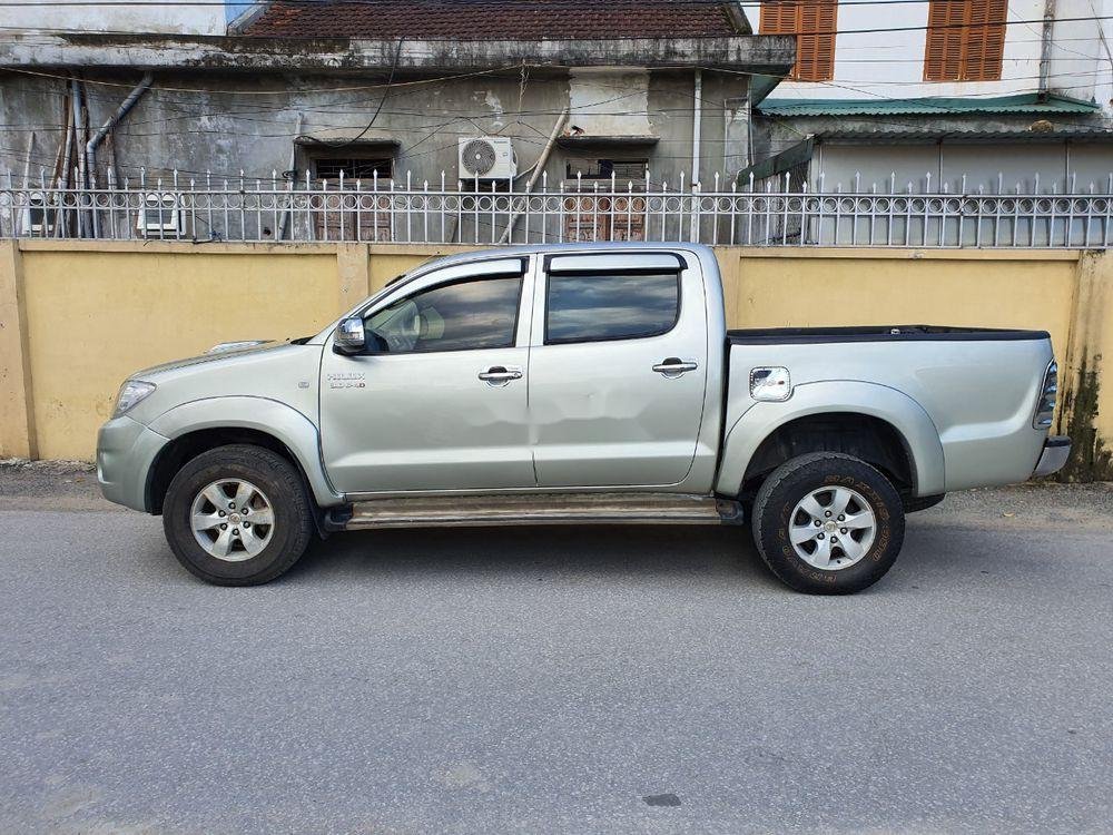 Toyota Hilux G 2011 - Bán Toyota Hilux G 2011, màu bạc, nhập khẩu, 355tr