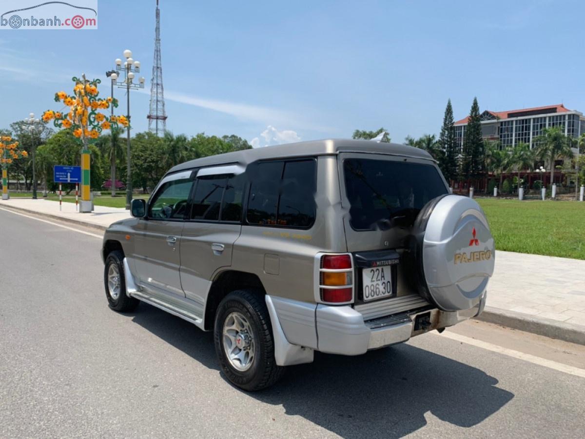 Mitsubishi Pajero 2005 - Bán Mitsubishi Pajero 3.5 năm sản xuất 2005, số sàn, giá 255tr