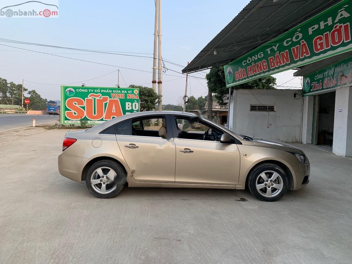 Chevrolet Cruze   2013 - Bán Chevrolet Cruze LS 1.6 MT sản xuất năm 2013, màu vàng, chính chủ 