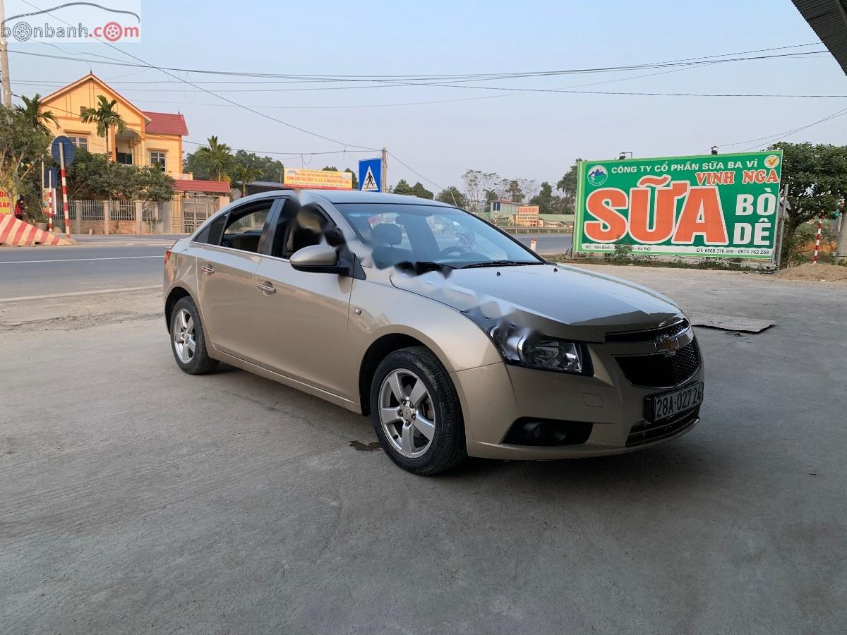 Chevrolet Cruze   2013 - Bán Chevrolet Cruze LS 1.6 MT sản xuất năm 2013, màu vàng, chính chủ 