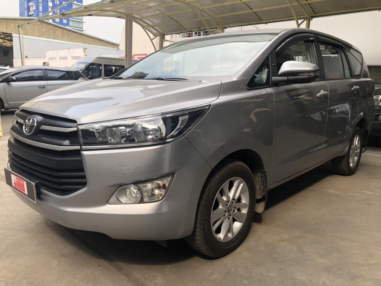 Toyota Innova E 2018 - Bán Toyota E đời 2018, màu bạc