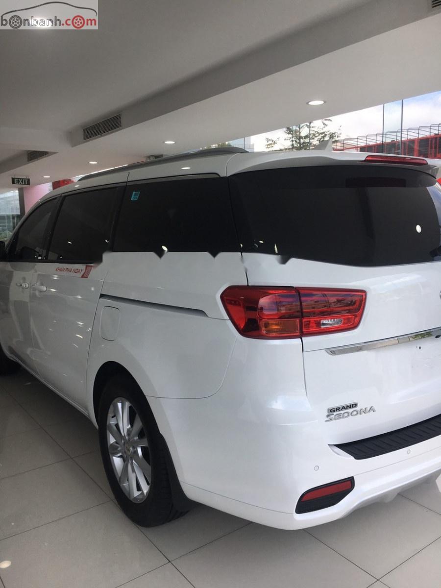 Kia Sedona 2019 - Bán ô tô Kia Sedona sản xuất năm 2019, màu trắng