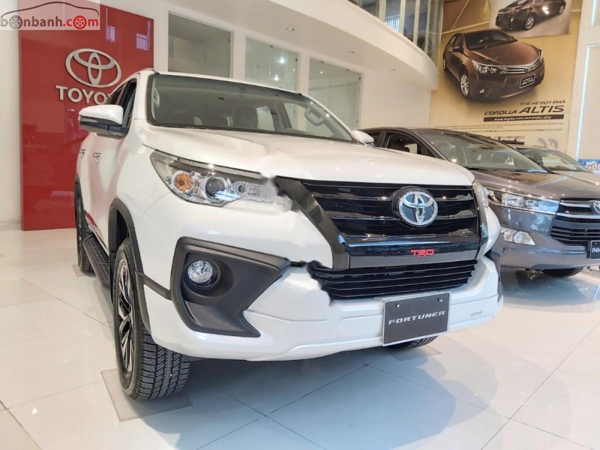 Toyota Fortuner 2.7V 4x2 AT TRD 2020 - Bán Toyota Fortuner 2.7V 4x2 AT TRD năm 2020, màu trắng